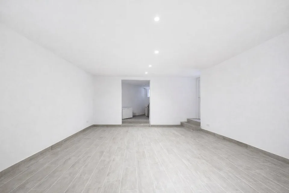 AMPIA CASA MODERNA CON TERRAZZA E UNITA' INDIPENDENTE – Foto 26 von 28