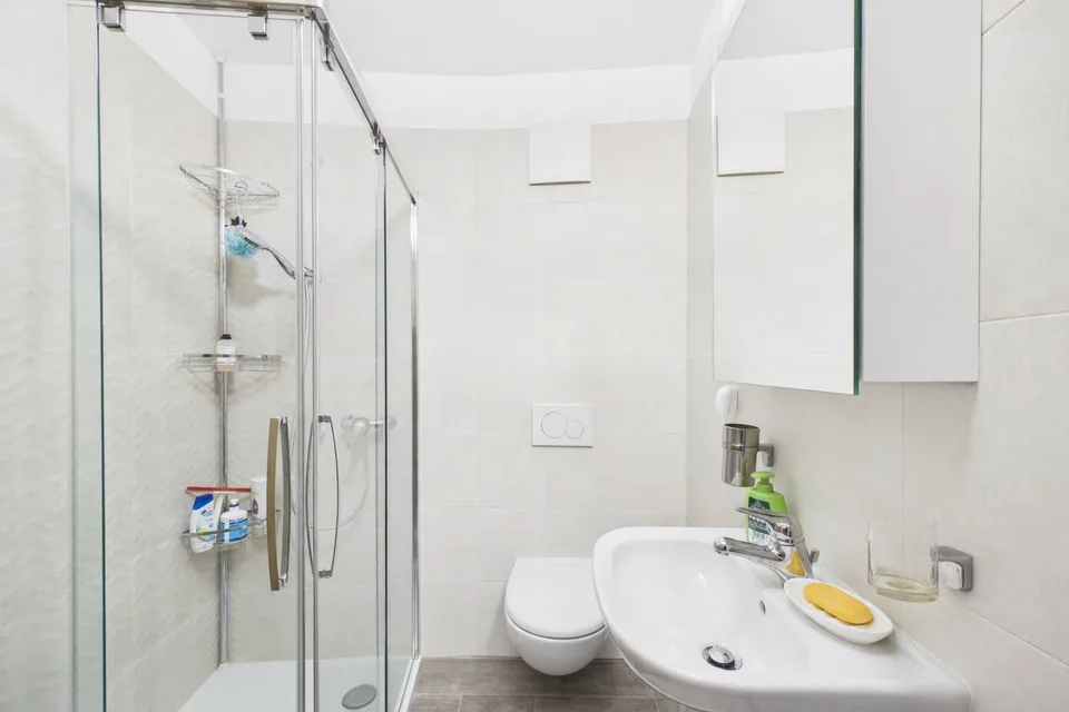 AMPIA CASA MODERNA CON TERRAZZA E UNITA' INDIPENDENTE – Foto 13 von 28