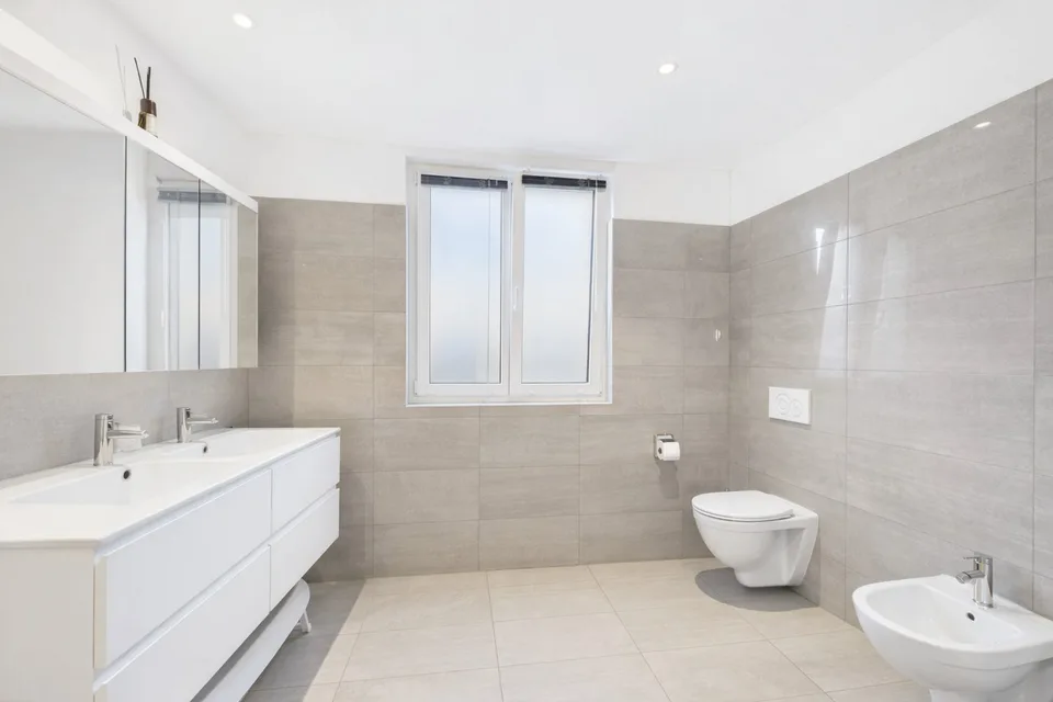 AMPIA CASA MODERNA CON TERRAZZA E UNITA' INDIPENDENTE – Foto 16 von 28