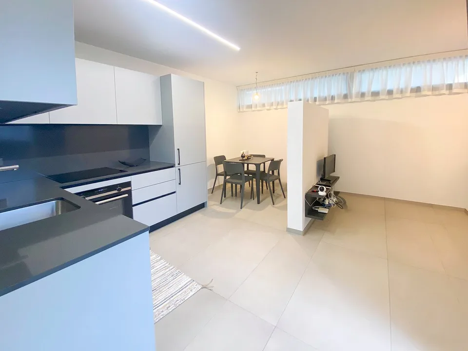 Modernes Einzimmerapartment mit Balkon in strategischer Lage in Locarno