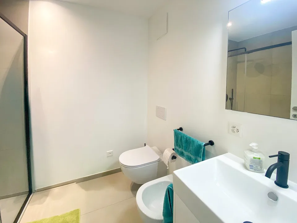 Appartement moderne d'une pièce avec balcon dans un emplacement stratégique à Locarno – photo 9 sur 14