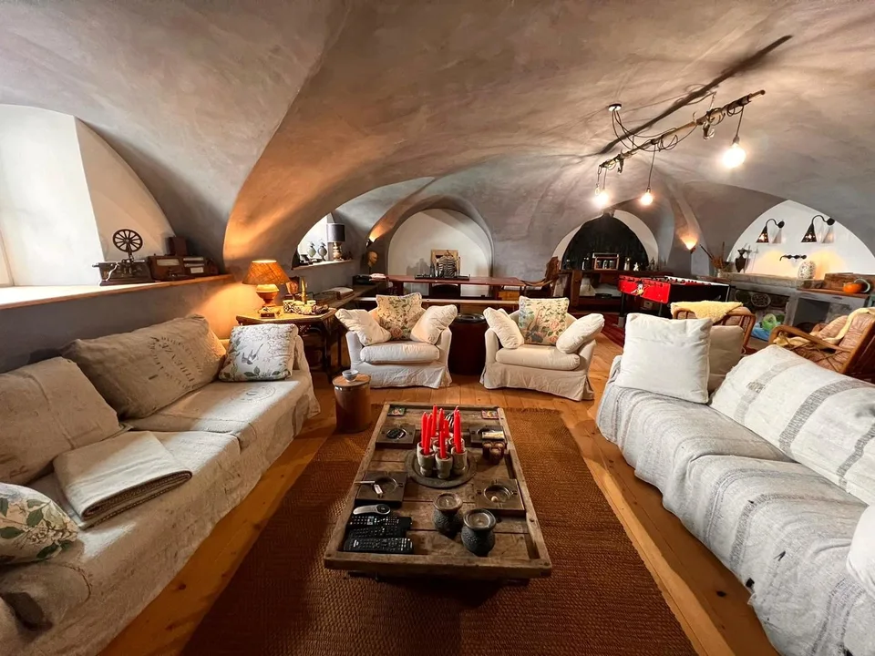 Exklusive, einzigartige 4.5-Zimmer-Erstwohnung in Sent.