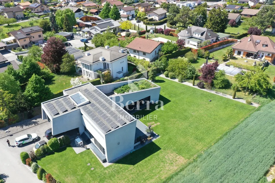 Villa mit contemporary Architektur von Ausnahme - 300 m² Wohnfläche auf einem Grundstück von 2'388 m²