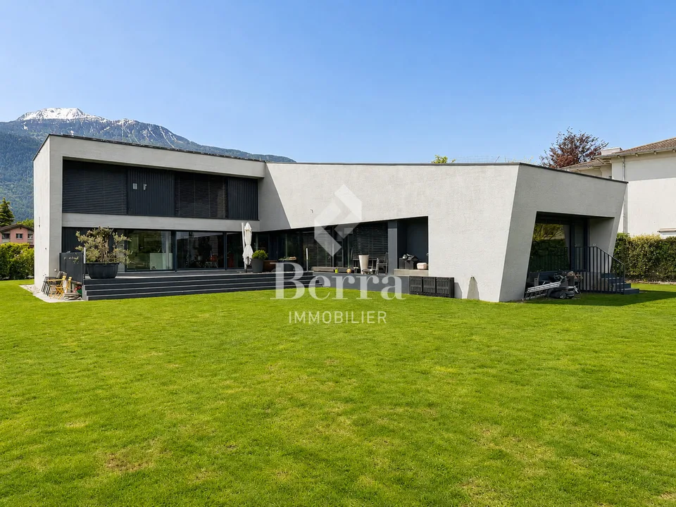 Villa mit contemporary Architektur von Ausnahme - 300 m² Wohnfläche auf einem Grundstück von 2'388 m²