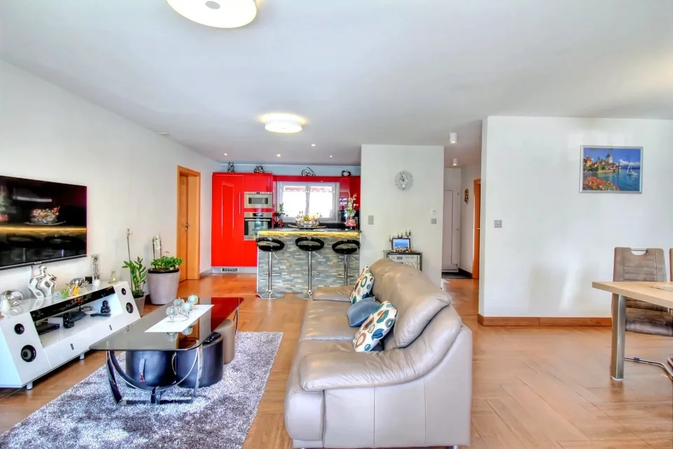 Schöne Reihenvilla mit 5 Zimmern in Ardon