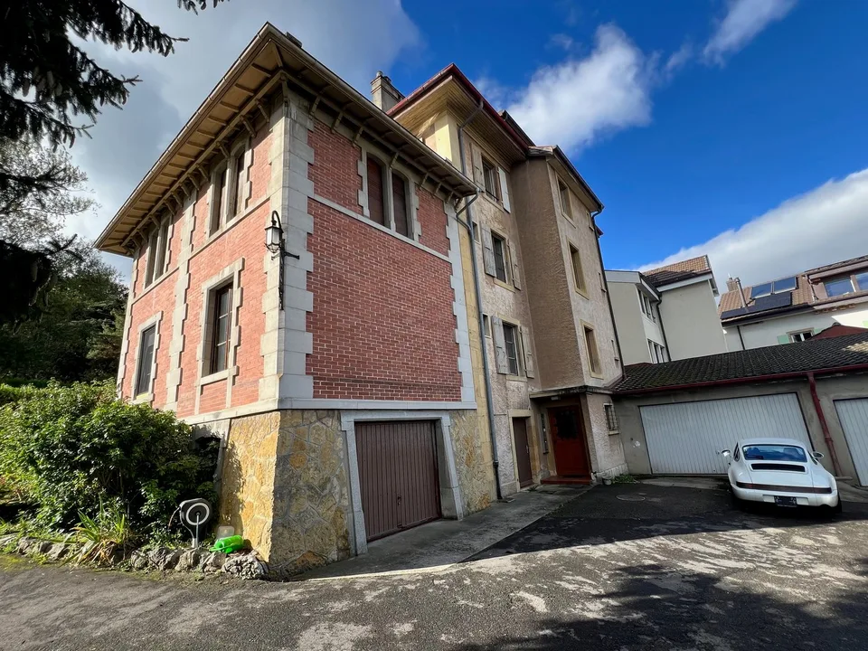 Colombier (Milvignes) - Immeuble d'habitation de 3 unités avec garages