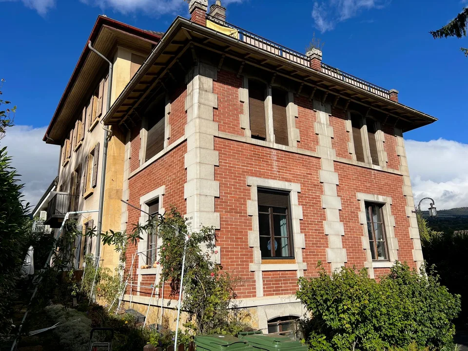 Colombier (Milvignes) - Edificio residenziale con 3 unità e garage