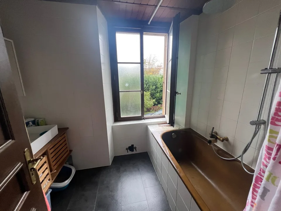 Colombier (Milvignes) - Edificio residenziale con 3 unità e garage