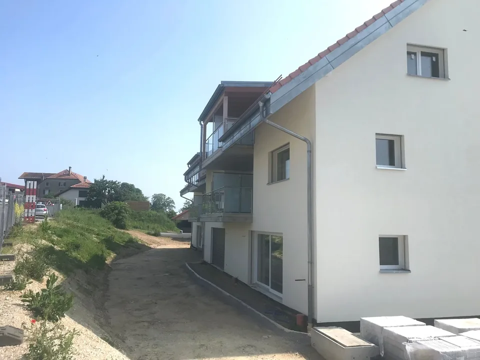Appartement neuf de 3.5 pièces au rez-de-chaussée avec grand jardin