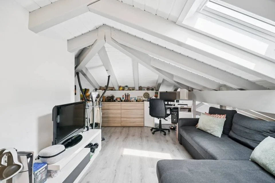 Charmanter 4.5-Zimmer-Wohnung mit Galerie und privatem Garten