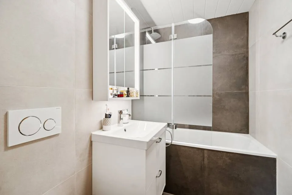 Charmantes 4.5-Zimmer-Wohnung mit Galerie und eigenem Garten – Foto 7 von 13