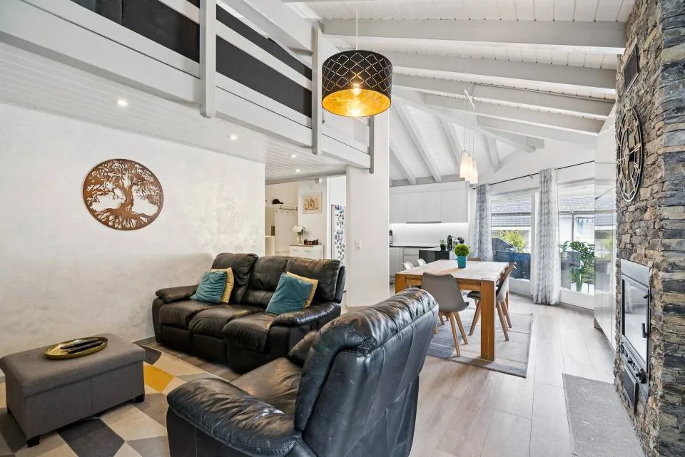 Charmanter 4.5-Zimmer-Wohnung mit Galerie und privatem Garten