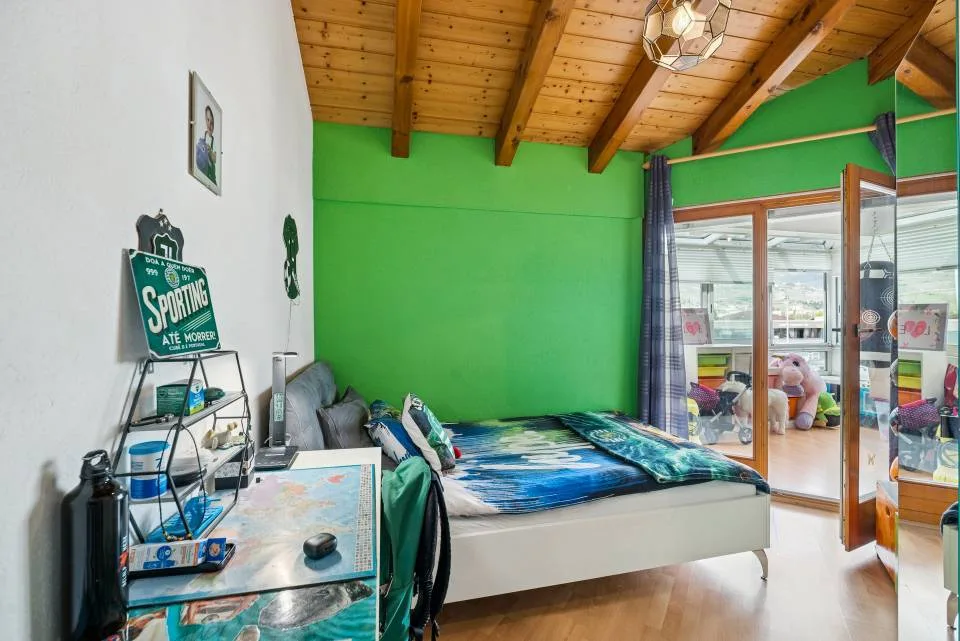 Charmantes 4.5-Zimmer-Wohnung mit Galerie und eigenem Garten – Foto 9 von 13