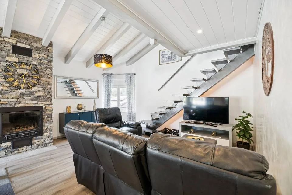 Charmanter 4.5-Zimmer-Wohnung mit Galerie und privatem Garten