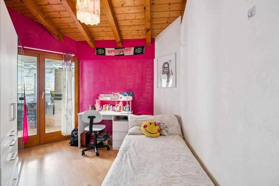 Charmantes 4.5-Zimmer-Wohnung mit Galerie und eigenem Garten – Foto 8 von 13