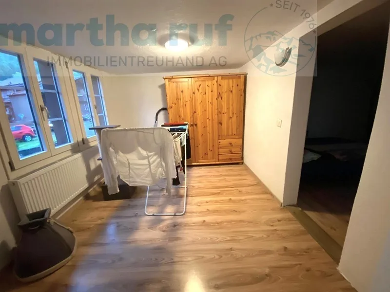 House with apartment and retail space – photo 6 of 9