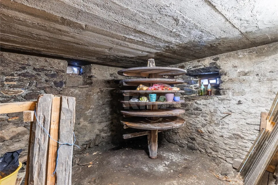 Einziehen und Renovieren! Authentisches Dorfhaus und Scheune – Foto 10 von 13