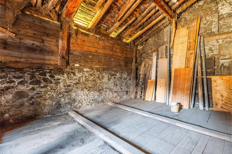 Einziehen und Renovieren! Authentisches Dorfhaus und Scheune – Foto 11 von 13