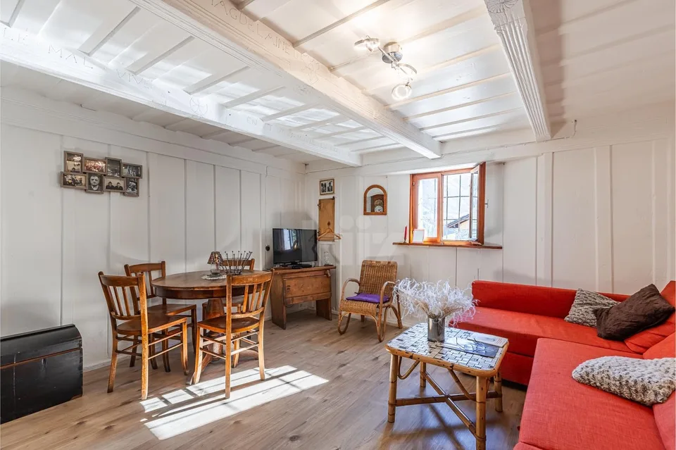 To renovate! Authentic village house and barn