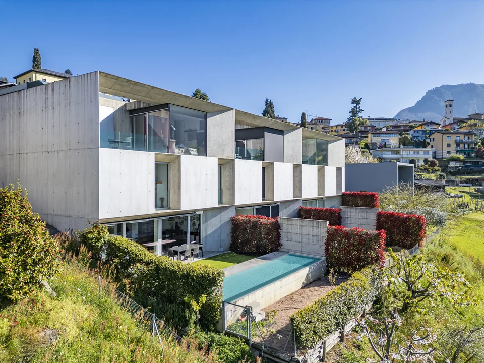 Villa moderna con piscina e vista panoramica