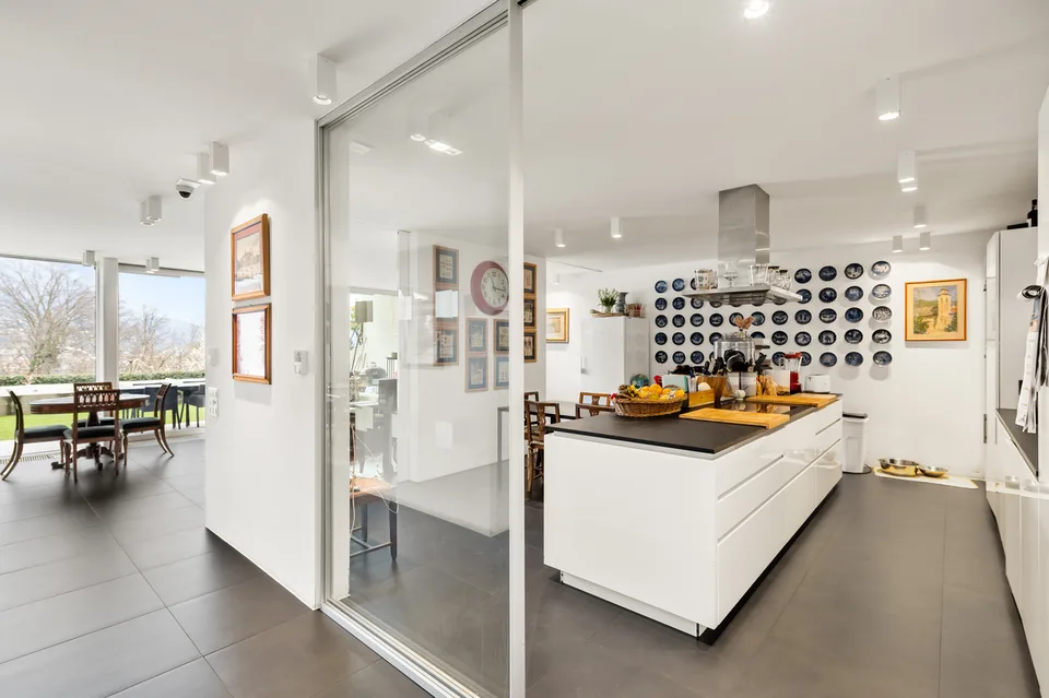 Villa moderna con piscina e vista panoramica – Foto 10 von 13