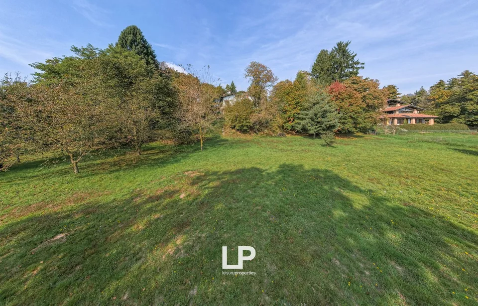 Freistehendes Anwesen mit Seeblick, umgeben von viel Grün in Massino Visconti – Foto 10 von 30