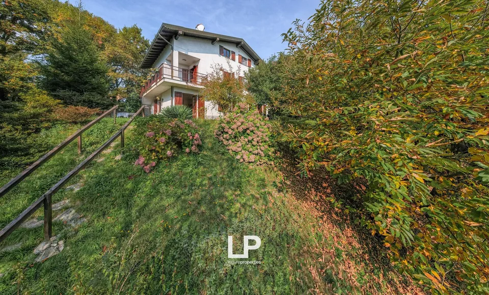 Freistehendes Anwesen mit Seeblick, umgeben von viel Grün in Massino Visconti – Foto 7 von 30