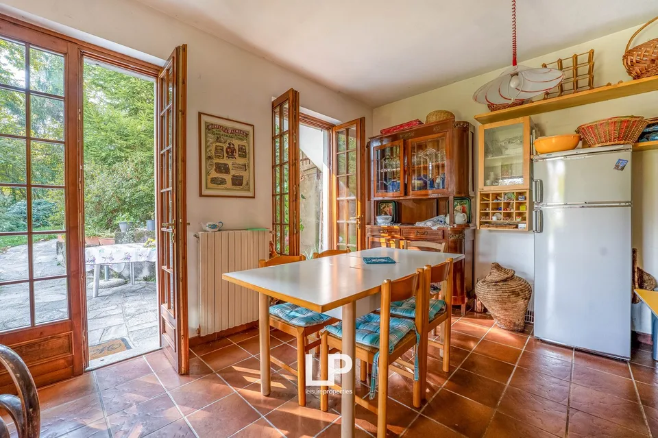 Freistehendes Anwesen mit Seeblick, umgeben von viel Grün in Massino Visconti – Foto 13 von 30