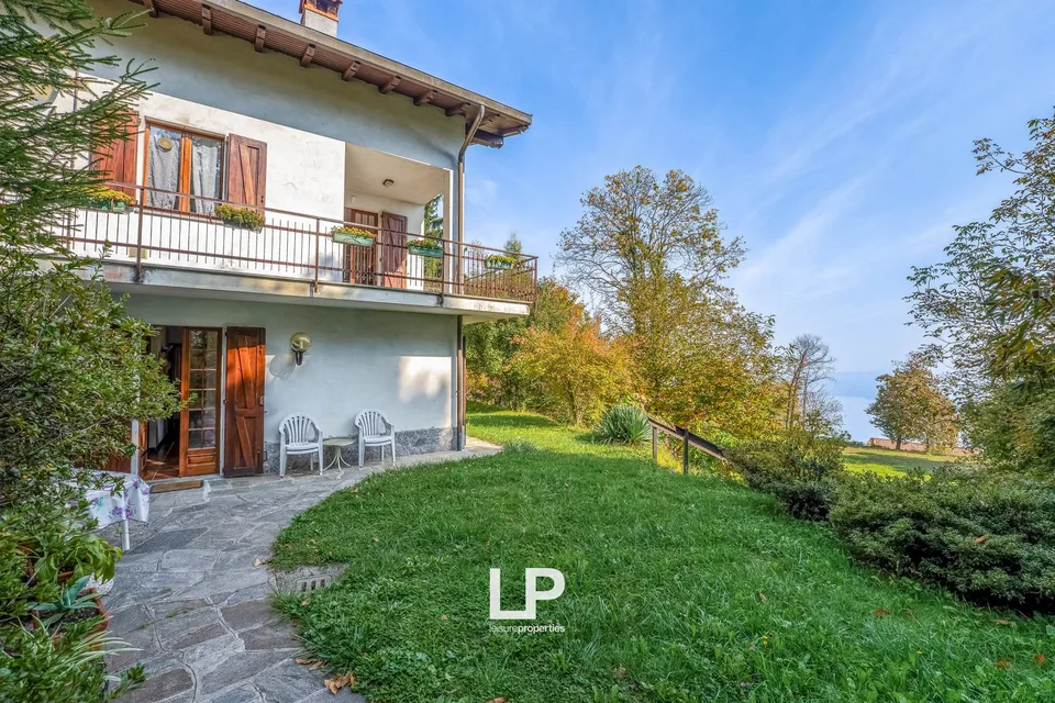 Freistehendes Anwesen mit Seeblick, umgeben von viel Grün in Massino Visconti – Foto 12 von 30