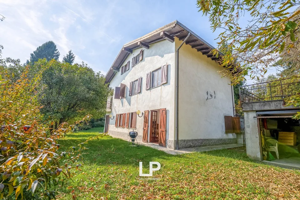 Freistehendes Anwesen mit Seeblick, umgeben von viel Grün in Massino Visconti – Foto 11 von 30