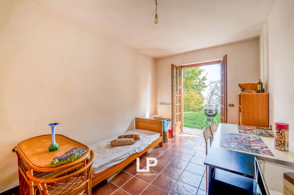 Freistehendes Anwesen mit Seeblick, umgeben von viel Grün in Massino Visconti – Foto 18 von 30
