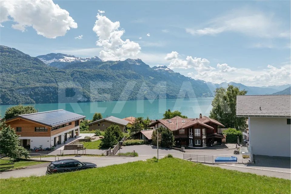Fantastica parcelle di costruzione con vista sul lago in una posizione molto tranquilla a Brienz