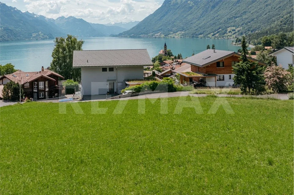 Fantastische Baulandparzelle mit Seesicht an absolut ruhiger Lage in Brienz
