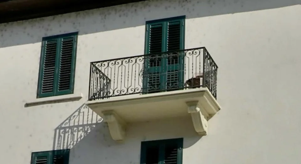Rental building with café-restaurant, studios, and parking. Gross yield 7.15% – photo 11 of 13
