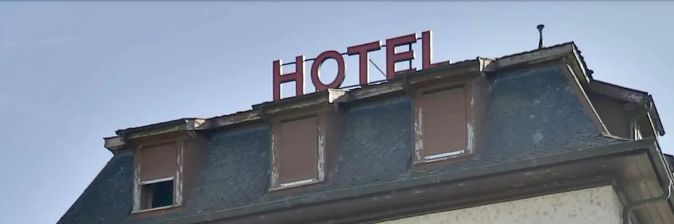 Rental building with café-restaurant, studios, and parking. Gross yield 7.15% – photo 10 of 13