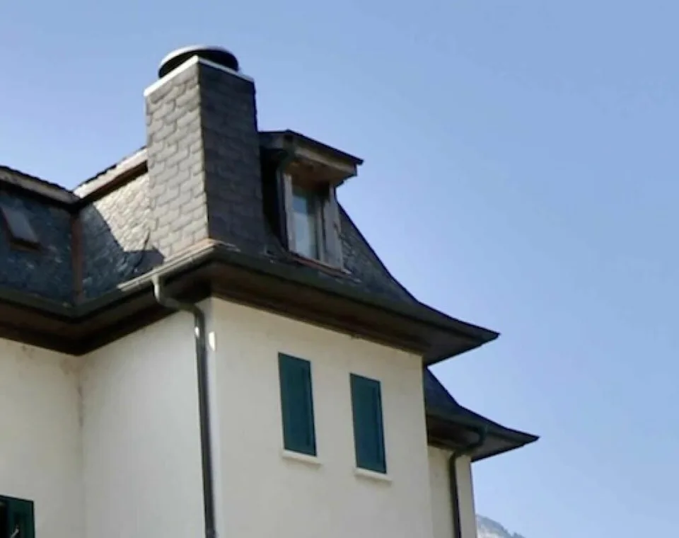 Rental building with café-restaurant, studios, and parking. Gross yield 7.15% – photo 12 of 13