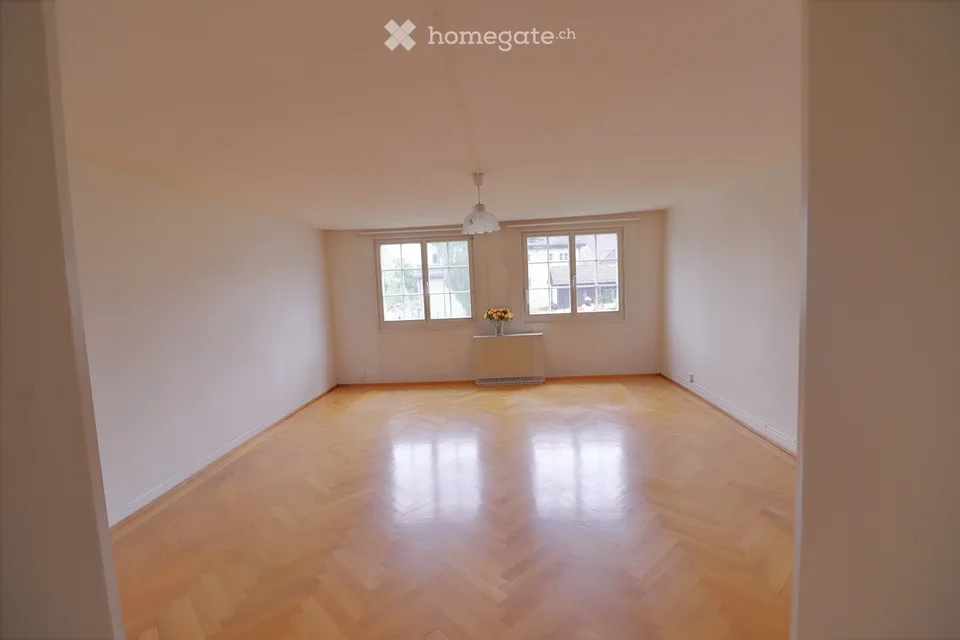 Casa a schiera affascinante con potenziale in una posizione assolutamente centrale a Rüschlikon in vendita