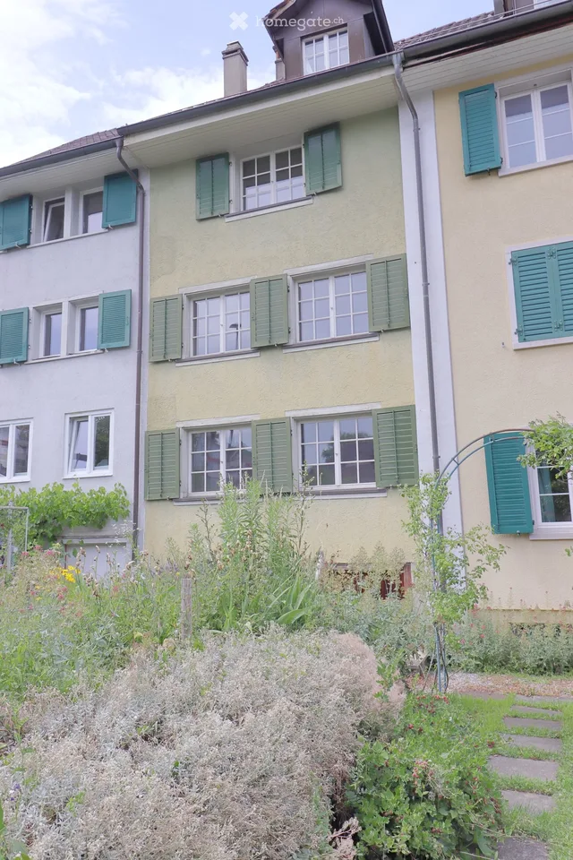 Charmantes Mittelhaus mit Potenzial an absolut zentraler Lage in Rüschlikon zu verkaufen