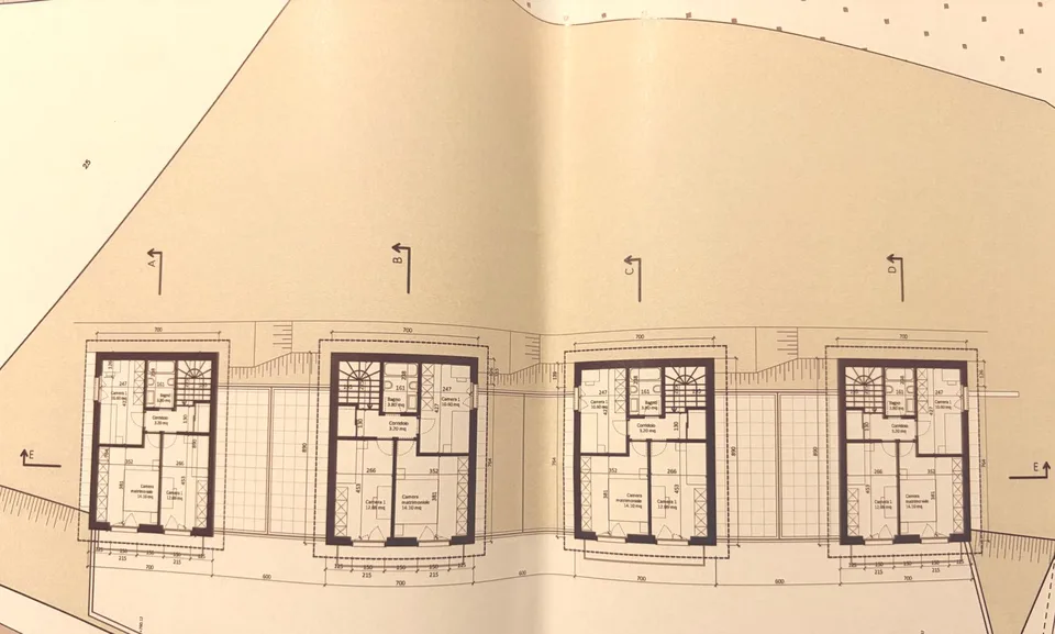 Bauland mit genehmigtem Projekt für 4 Häuser in Lugano-Valcolla