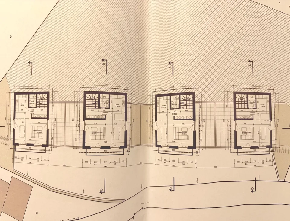 Bauland mit genehmigtem Projekt für 4 Häuser in Lugano-Valcolla