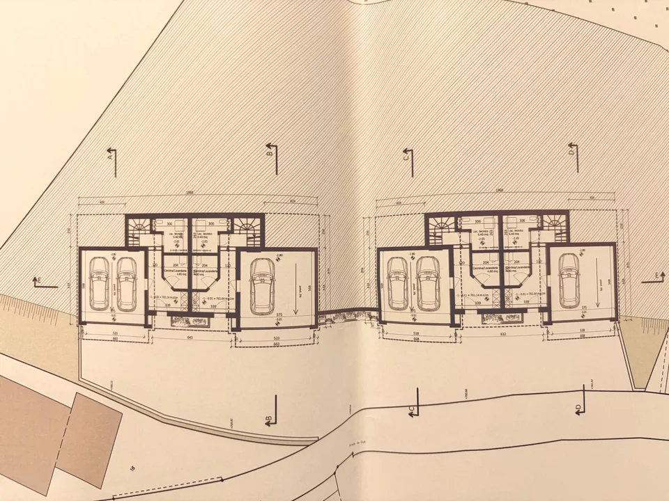 Bauland mit genehmigtem Projekt für 4 Häuser in Lugano-Valcolla