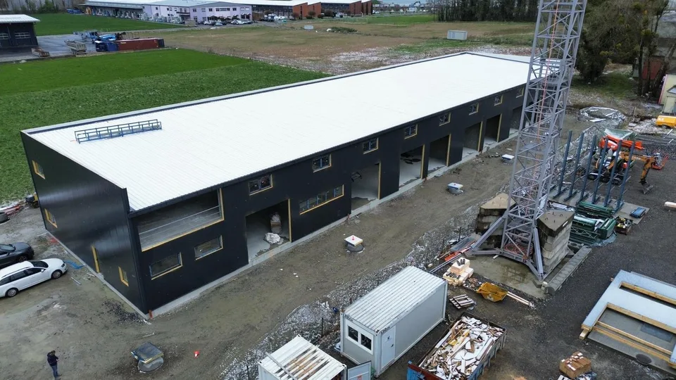 OPPORTUNITÀ PER INVESTITORI – NUOVO MAGAZZINO INDUSTRIALE AD AIGLE