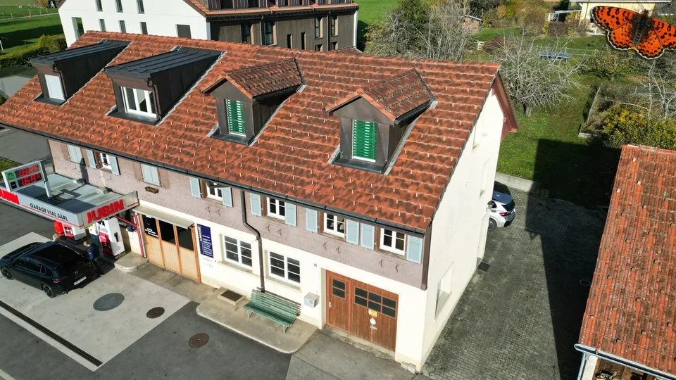 Charmante maison mitoyenne avec jolie parcelle à bâtir