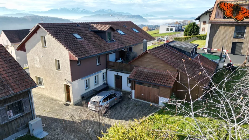 Charmante maison mitoyenne avec jolie parcelle à bâtir