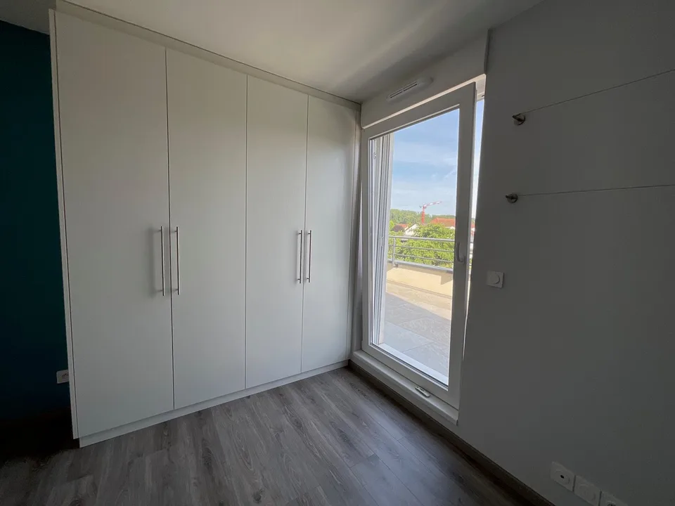 Appartamento di 4 locali in attico con terrazze, garage doppio, posto auto esterno e ascensore – foto 8 di 11