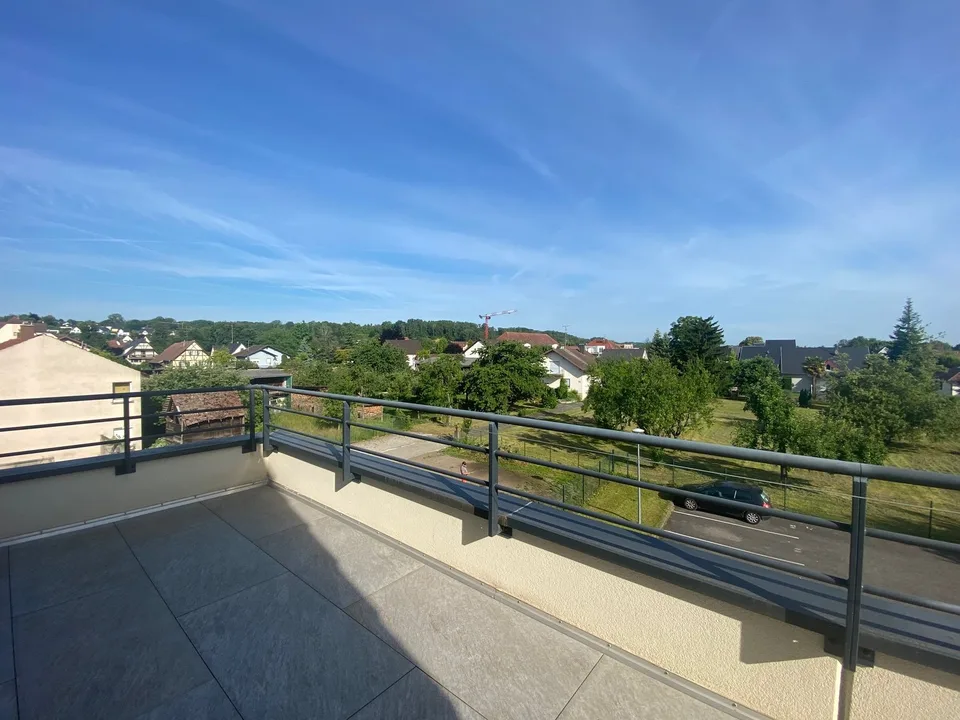 Appartement mit 4 Zimmern im Dachgeschoss mit Terrassen, Doppelgarage, Außenparkplatz und Aufzug