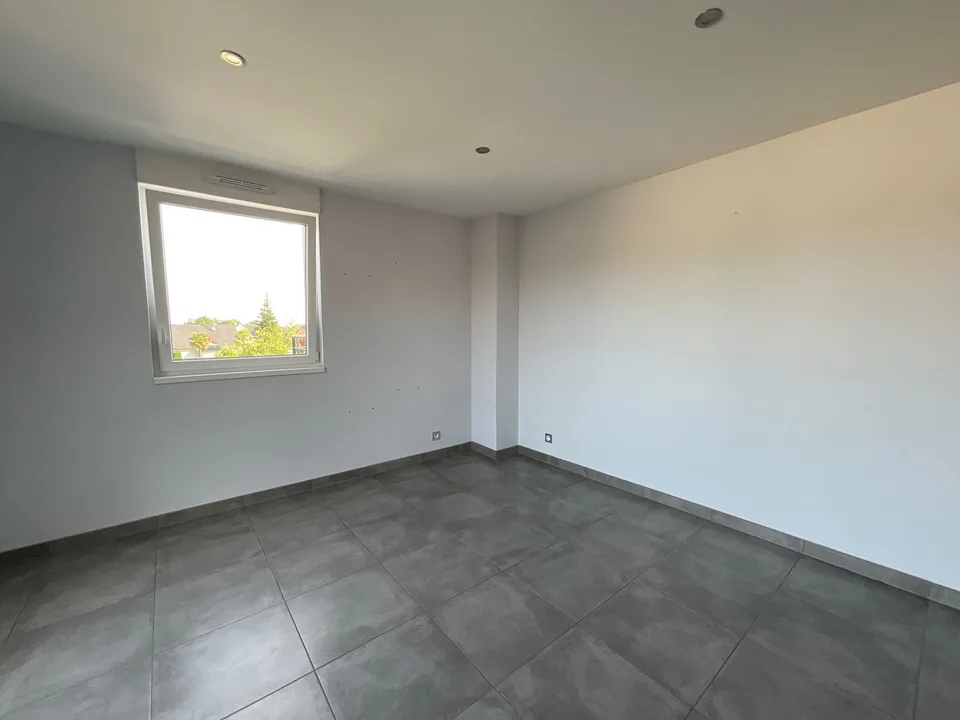 Appartamento di 4 locali in attico con terrazze, garage doppio, posto auto esterno e ascensore – foto 7 di 11