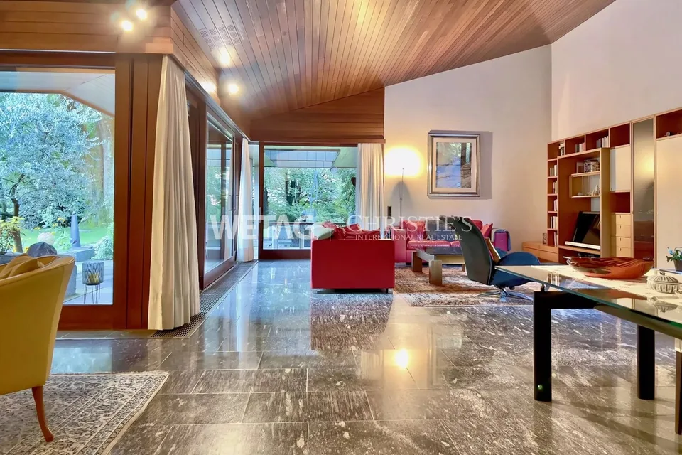 Prestigevolle Villa umgeben von üppigem Grün mit grosszügigem Garten in Grono zum Verkauf