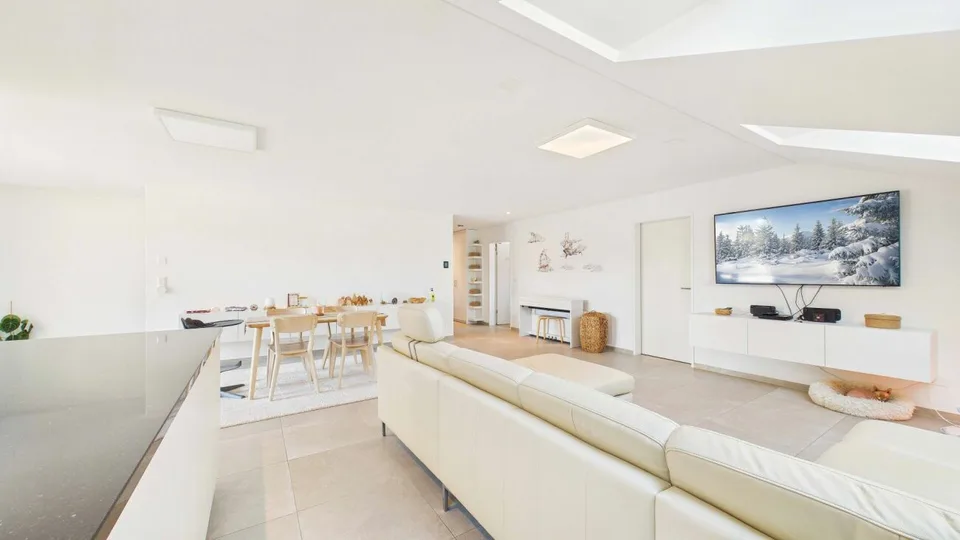 Comfort, classe e charme: maisonetta in attico di 5,5 locali a Ottenbach