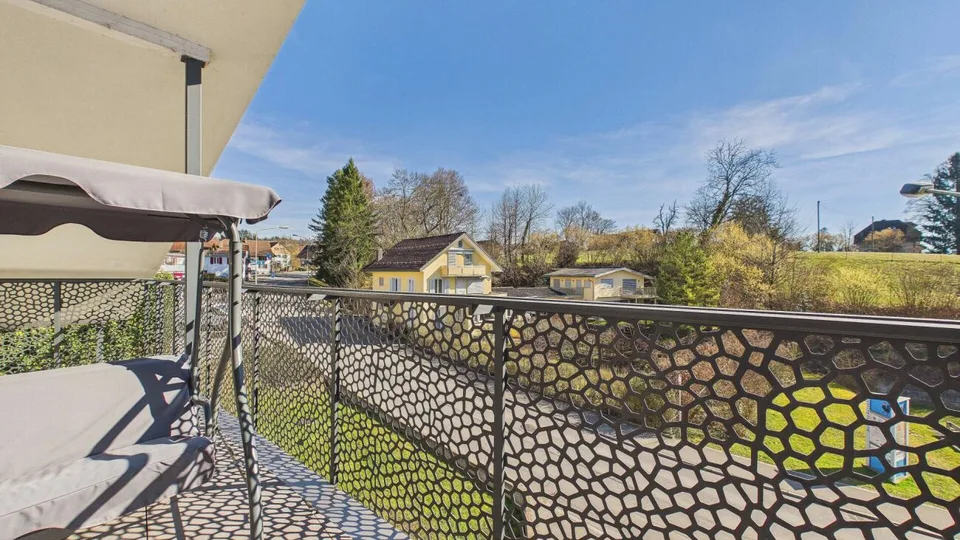 Comfort, classe e charme: maisonetta in attico di 5,5 locali a Ottenbach